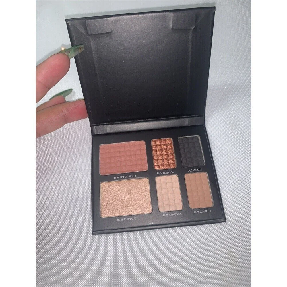 Doucce On The Go Palette - 4 Eyeshadows; 1 Highlighter; 1 Blush - SEALED Package